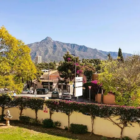 Apartment Spacious Duplex Steps To Puerto Banus Marbella