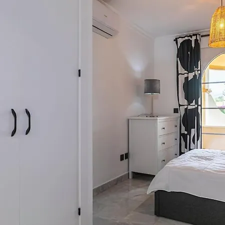 Apartment Spacious Duplex Steps To Puerto Banus *