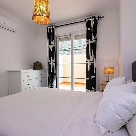 Spacious Duplex Steps To Puerto Banus *