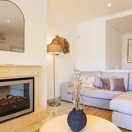 Spacious Duplex Steps To Puerto Banus *