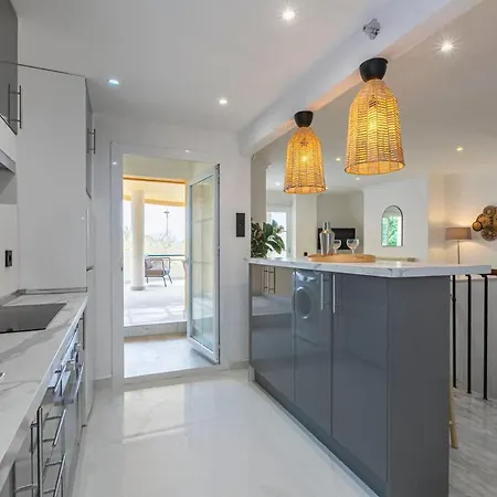 Spacious Near Puerto Banus Appartamento Marbella